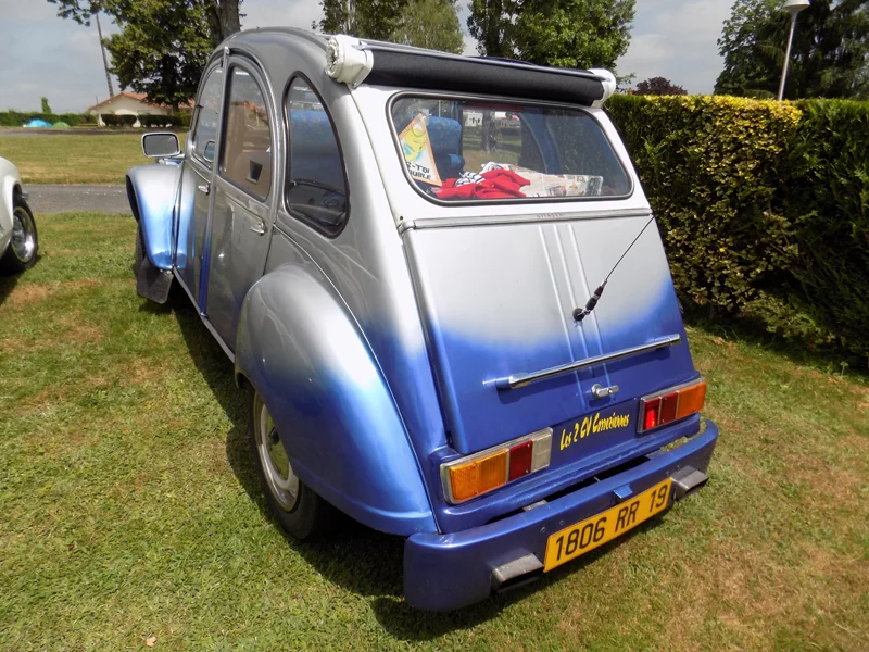 2-chevaux bleue et blanche - Arrière