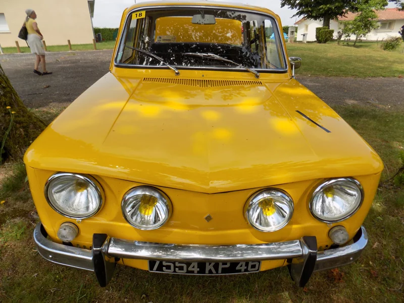 Voiture de marque inconnue