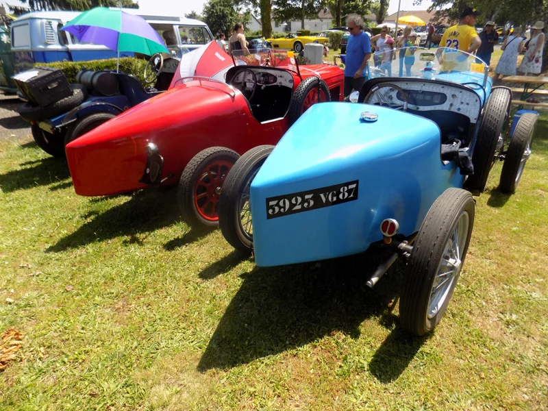 3 voitures anciennes