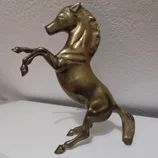 Statuette de cheval cabré