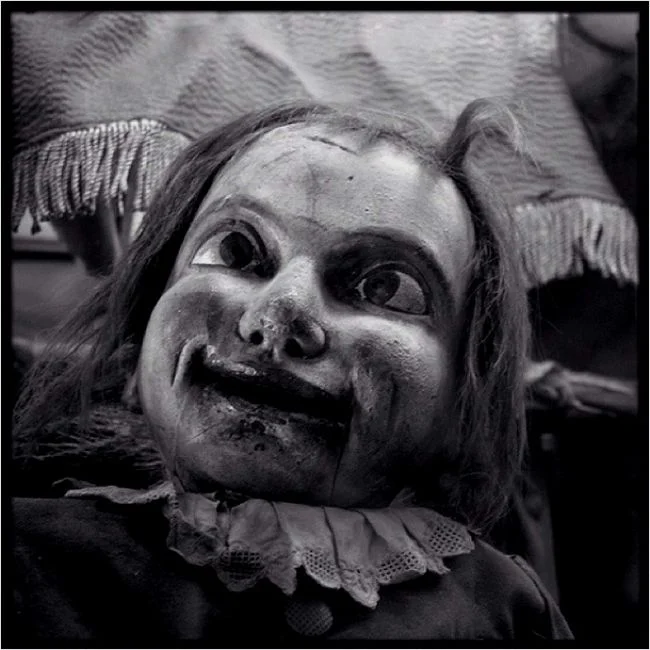 Une poupée d'enfant